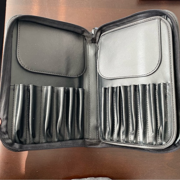 Sigma Makeup Brush Case - Picture 2 of 3